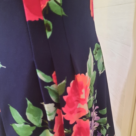 Jessica Howard floral fit and flare pleated dress sz 8 *2 - Picture 9 of 9